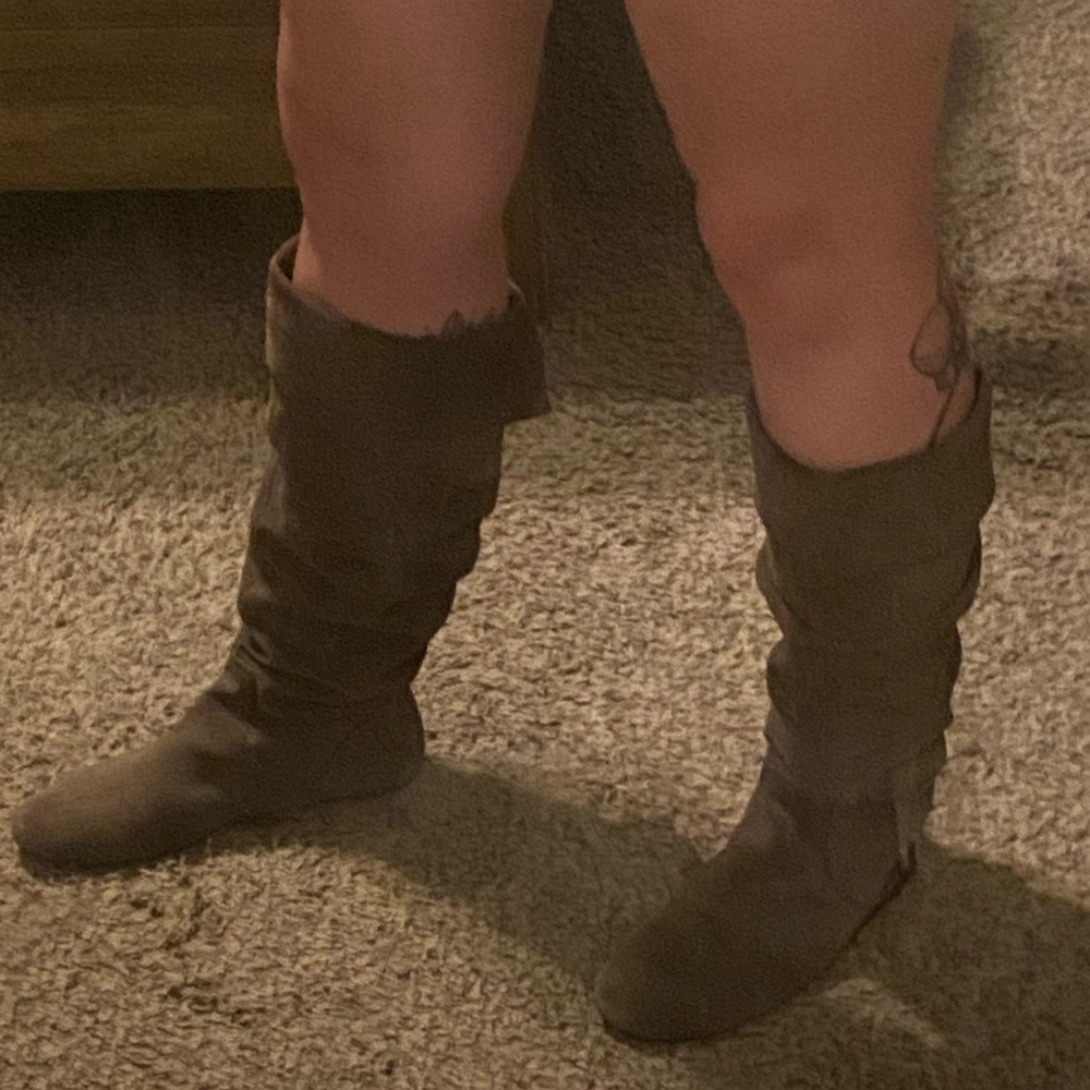 Gianni Bini grayish/Brownish Slouchy Boots